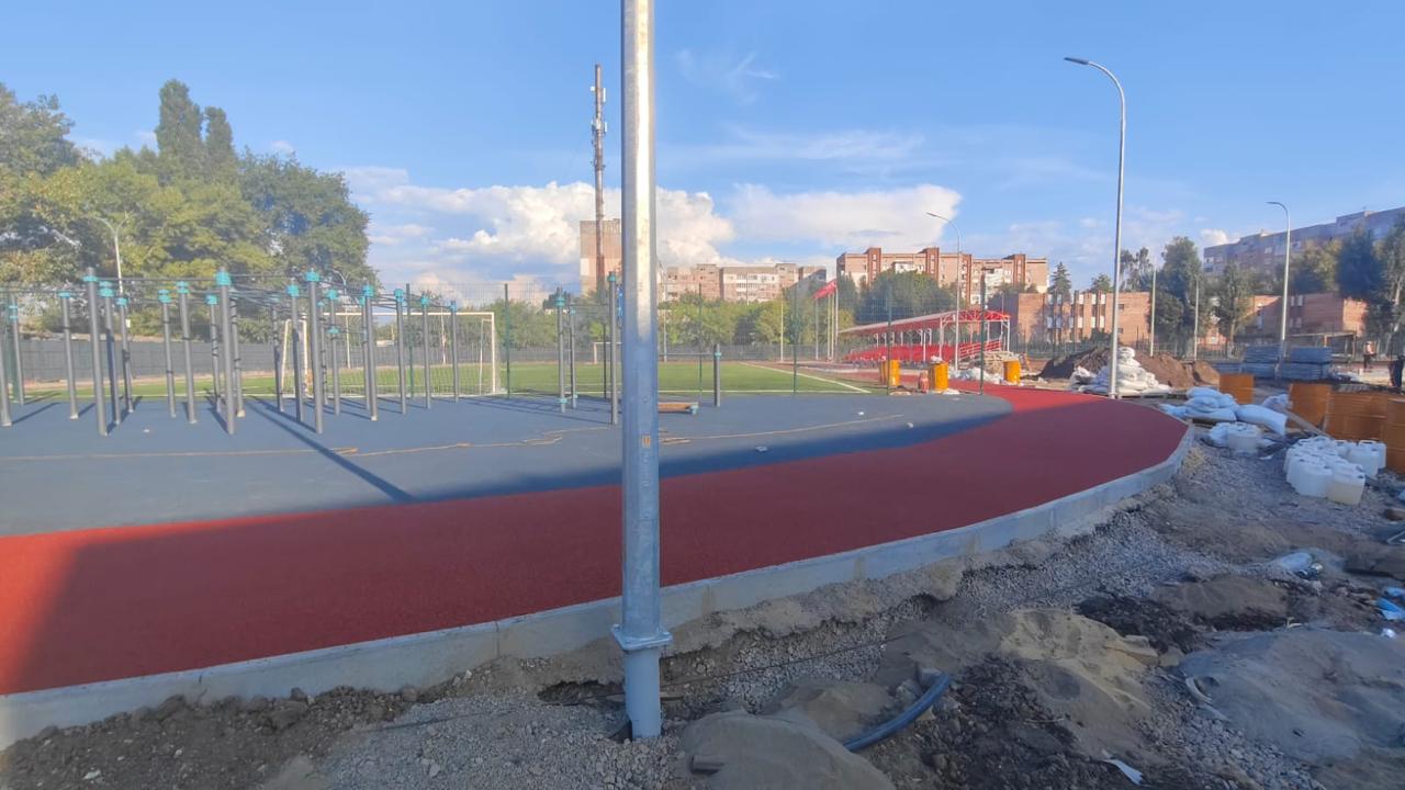 г. Луганск, ул. Дружбы  народов, Школа — фото 1